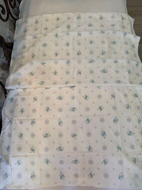 Vintage Simply Shabby Chic Floral Medallion Standard Pillowcase Set